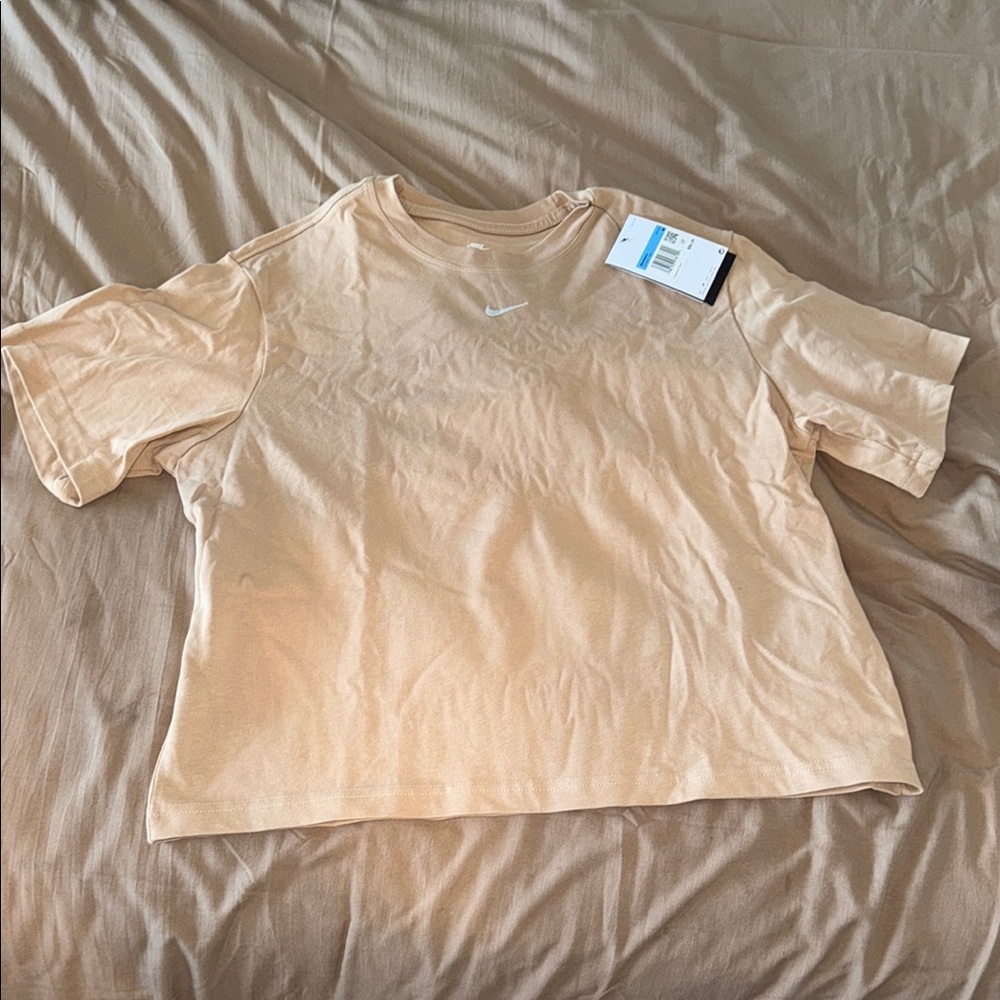 Nike - Loose Fit Boxy Tee - Picture 2 of 6